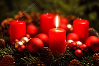 Advent wreath with one burning candle