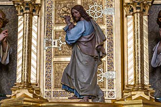 Jesus standing at the door and knocking