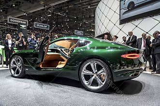 Side view Bentley EXP 10 concept car