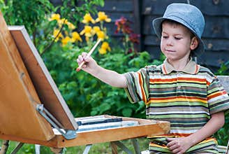 Young artist starting his work