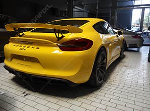 Porsche Cayman GT4