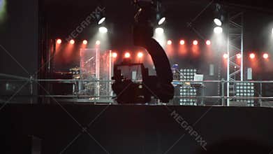 The camera on the camera crane moves in concert