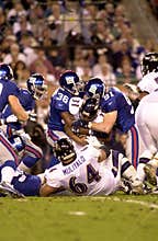 Giants defense wraps Jamal Lewis, SB XXXV