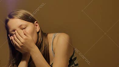 Yawning teen girls face. 4K UHD.