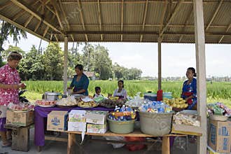 Buying food and beverage in Bali
